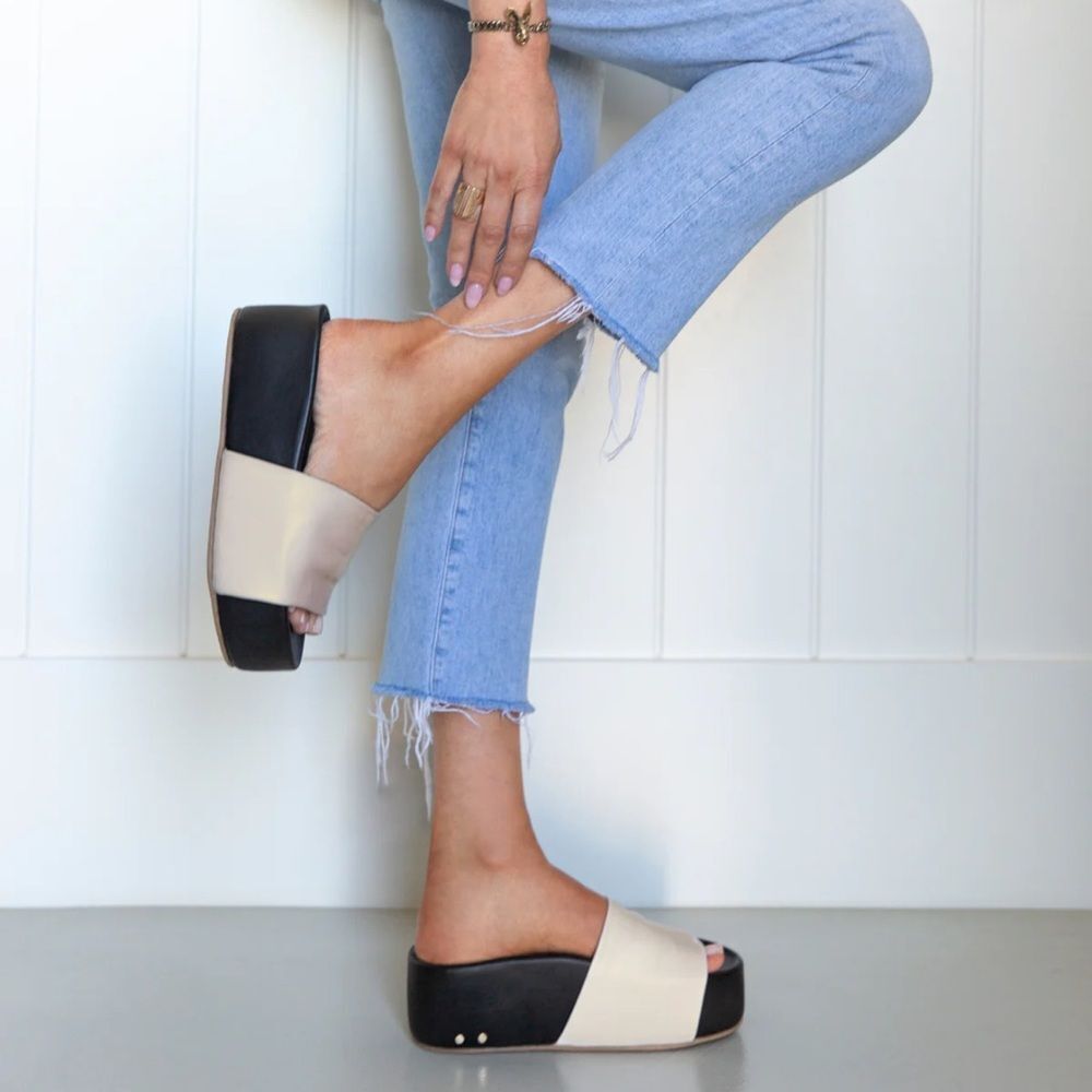 Beek Albatross Leather Platform Sandal
EGGSHELL/BLACK